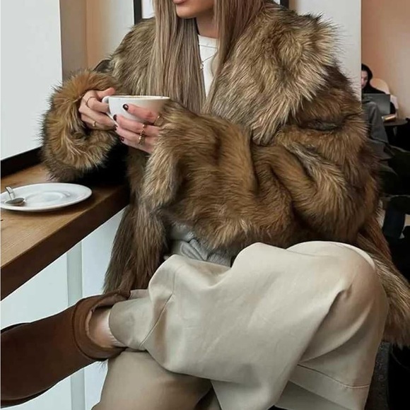Luxurious Faux Fur Coat in Brown two toned fluffy jacket blazer